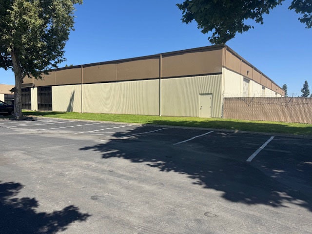 More Photos Of 4025 E Arch Rd, Stockton Manufacturing For Lease
