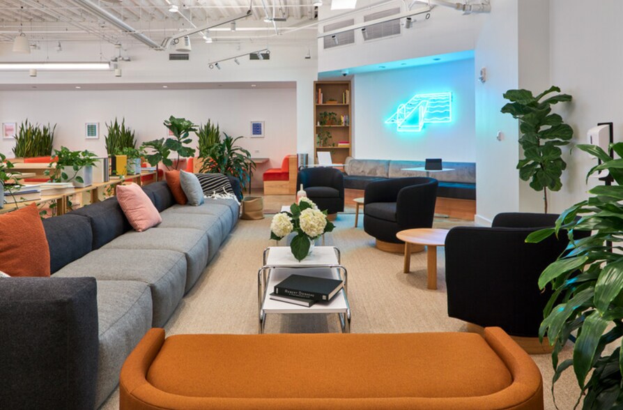 More Photos Of 200 S Biscayne Blvd, Miami Office For Lease