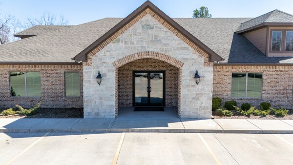 More Photos Of 1124 Colony Dr, Ada Medical For Lease