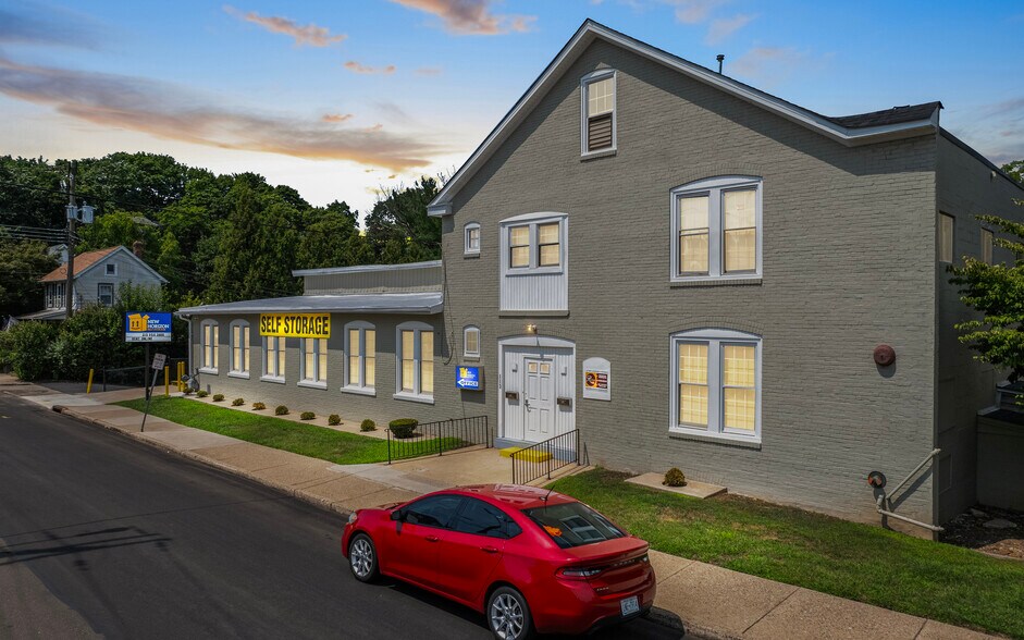 More Photos Of 113 E Chestnut St, Souderton Self Storage For Sale