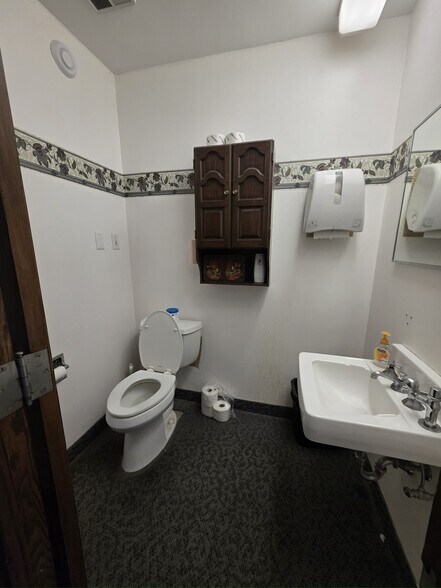 More Photos Of 20 E Main St, Dodge Center Office For Sale