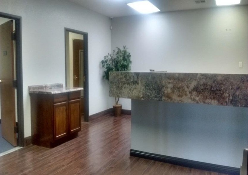 More Photos Of 337 Oaks Trl, Garland Office For Lease