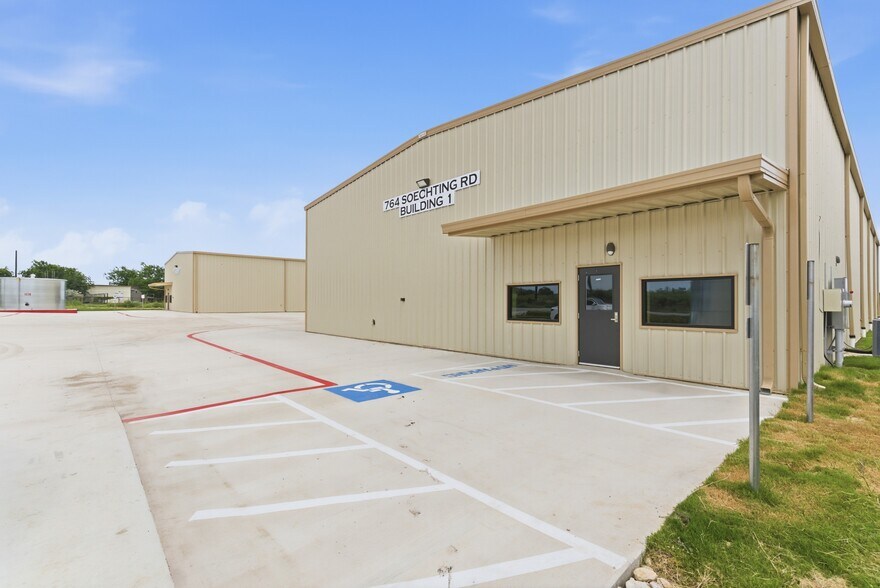More Photos Of 764 Soechting Rd, New Braunfels Unknown For Lease