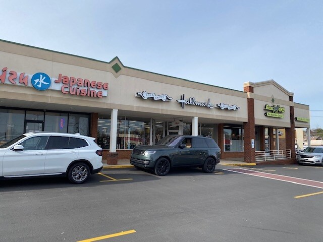 More Photos Of 3320-3382 Robinhood Rd, Winston-Salem Storefront For Lease