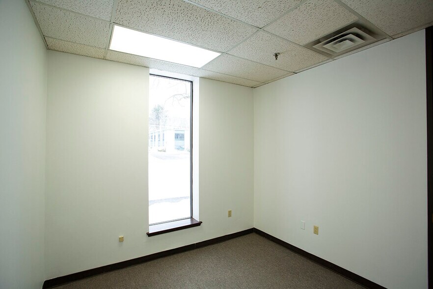 More Photos Of 10-16 Craig Rd, Acton Light Manufacturing For Lease