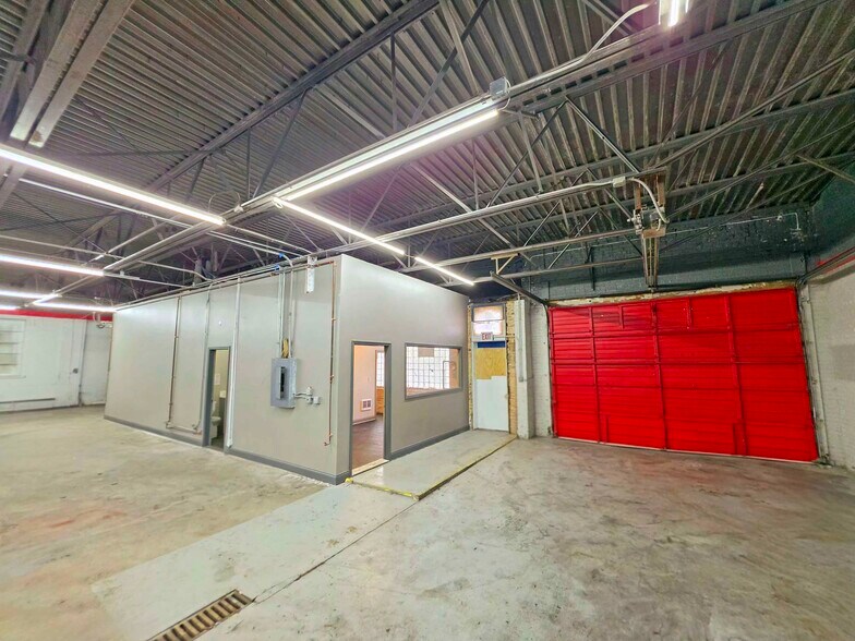 More Photos Of 2414 Irving Rd, Chicago Freestanding For Lease