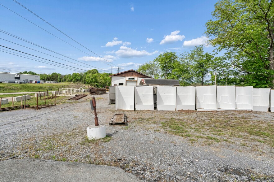 More Photos Of 3141 Highway 11 E, Telford Flex For Sale