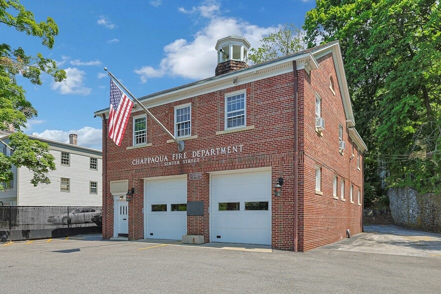 More Photos Of 11 Senter St, Chappaqua Flex For Sale