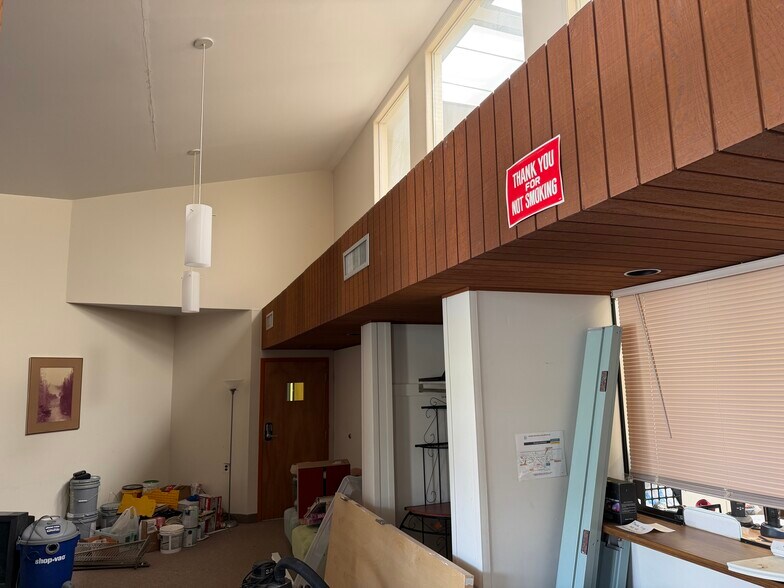 More Photos Of 104 Woodward Hill Rd, Edwardsville Office For Sale