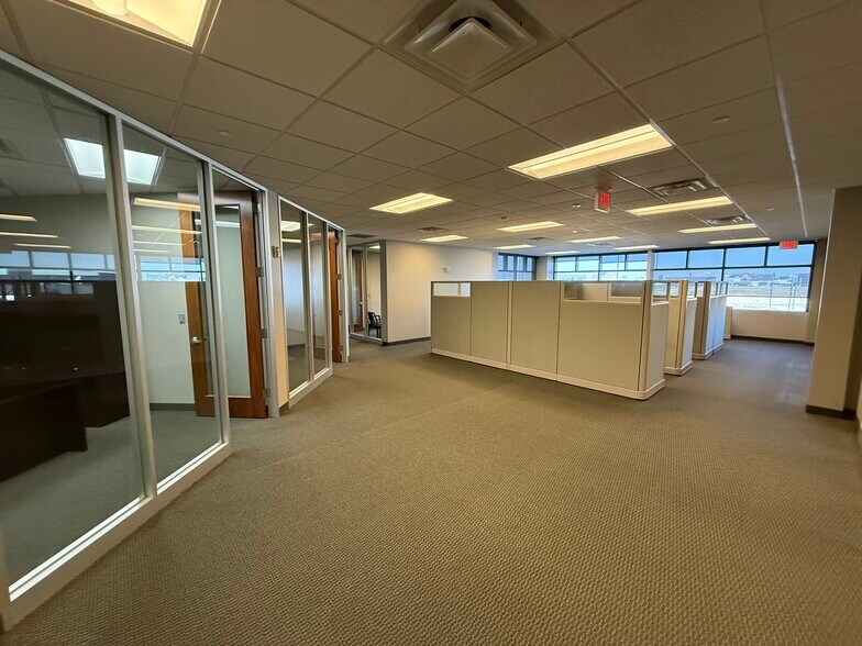 More Photos Of 15900 Dooley Rd, Addison Office For Lease