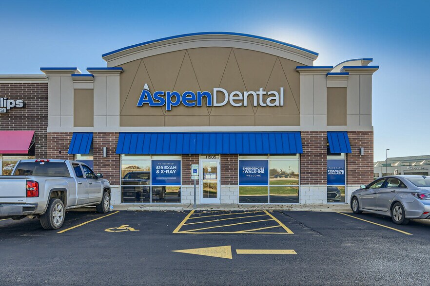 More Photos Of 11525 US Highway 14, Woodstock General Retail For Lease