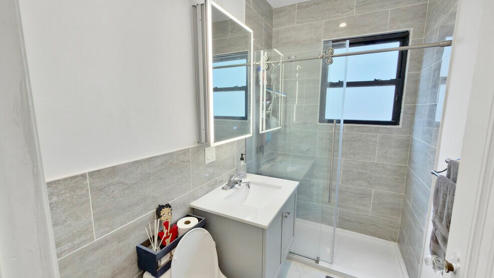 More Photos Of 4320 Hamilton Pl, Flushing Apartments For Sale