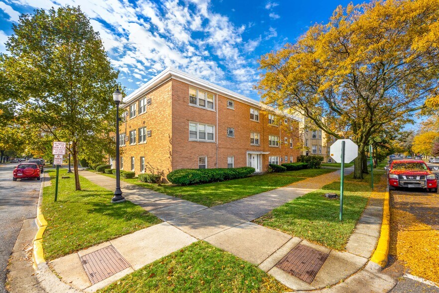 More Photos Of 4905 W Louise St, Skokie Apartments For Sale