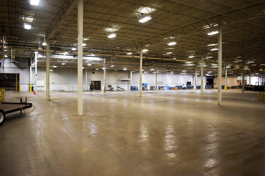 More Photos Of 2500 Marion Dr, Kendallville Distribution For Lease