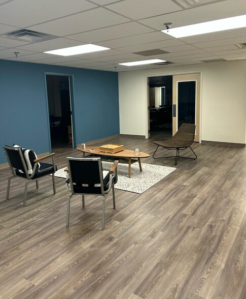 More Photos Of 11121 Canal Rd, Sharonville Flex For Lease