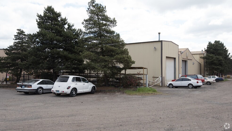 More Photos Of 18650 SW Pacific Hwy, Tualatin Warehouse For Lease