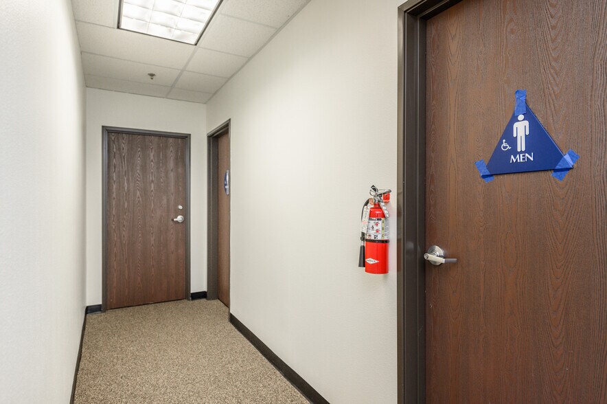 More Photos Of 380-384 Clinton St, Costa Mesa Manufacturing For Lease