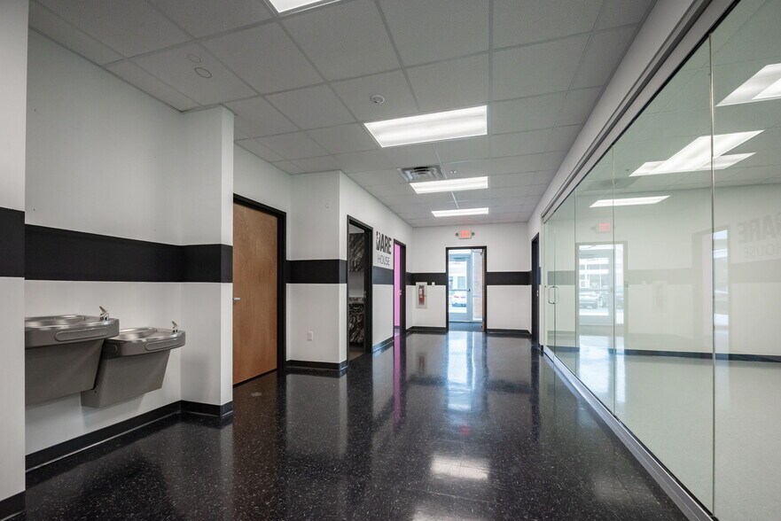 More Photos Of 112 Patriot Dr, Middletown Unknown For Lease