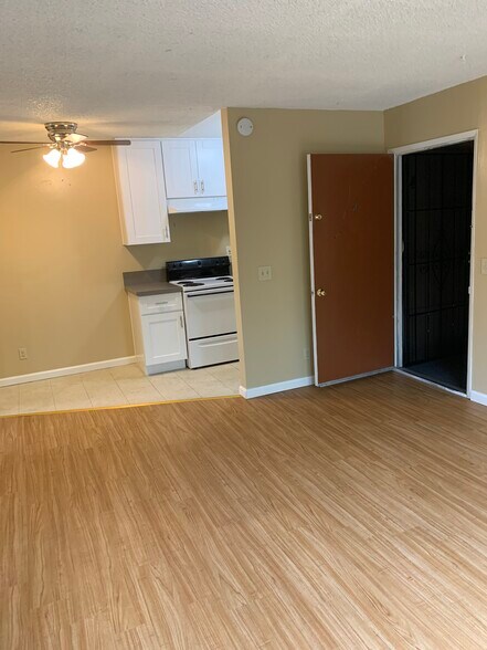 More Photos Of 1121 E 6th St, National City Apartments For Sale