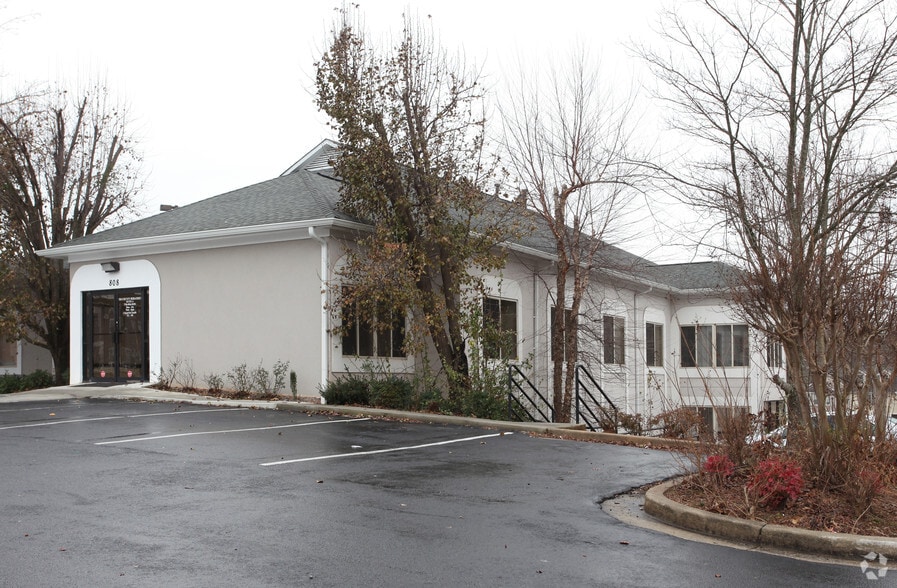 More Photos Of 808 Commerce Blvd, Riverdale Medical For Sale