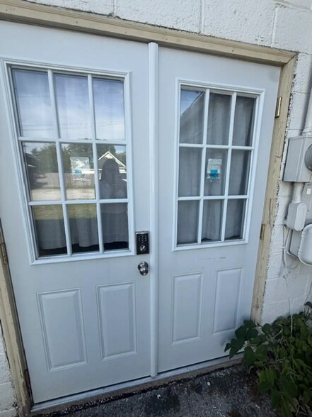 More Photos Of 2110-2112 Stone St, Port Huron Office Residential For Lease