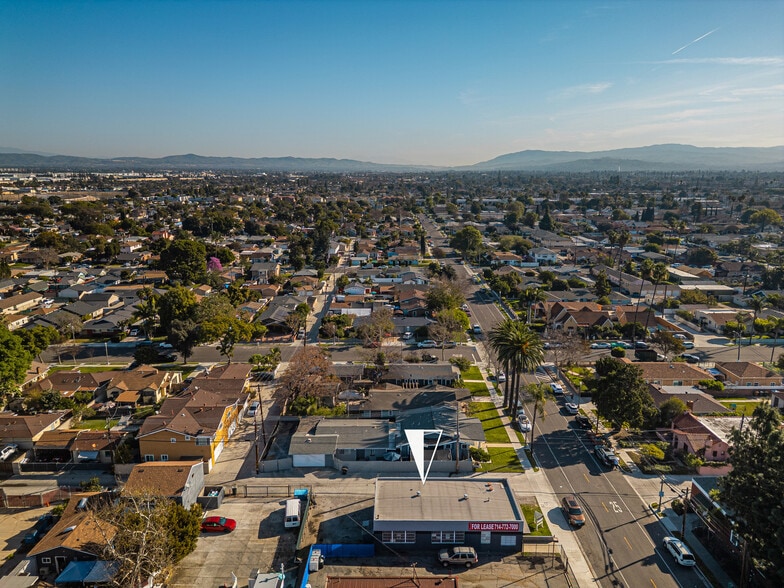 More Photos Of 111 E Wilhelmina St, Anaheim Auto Repair For Lease
