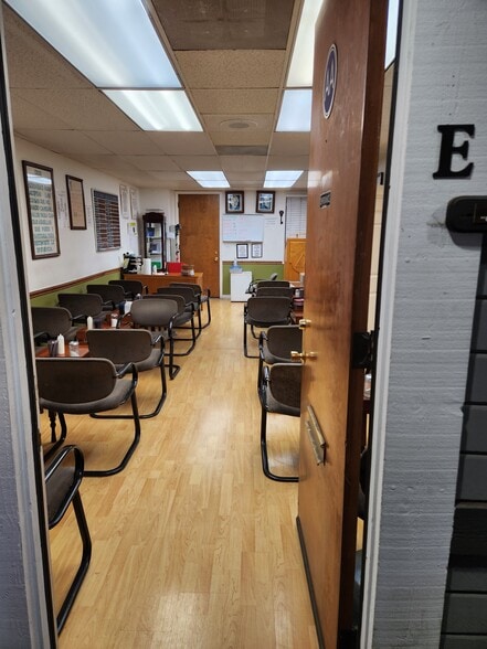 More Photos Of 960 W 17th St, Santa Ana Office For Sale