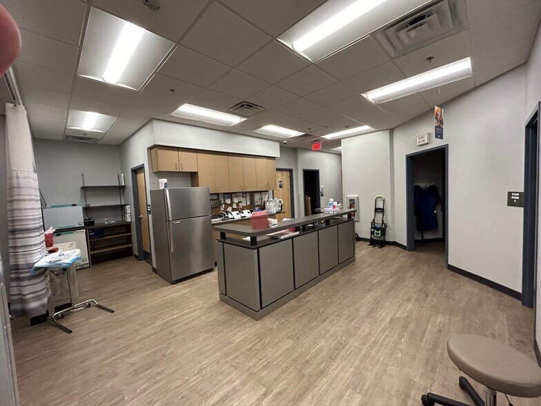 More Photos Of 1896 Main St, Madison Storefront Retail Office For Lease