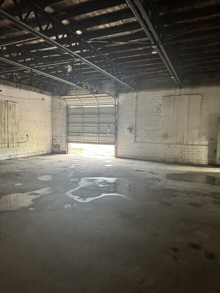 More Photos Of 326 Sycamore St, Abilene Light Manufacturing For Sale