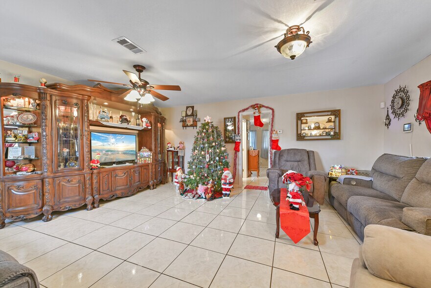 More Photos Of 1804 36th St N, Texas City Multifamily For Sale