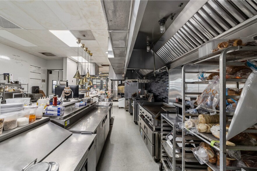 More Photos Of 236 S Coast Hwy, Oceanside Storefront For Lease