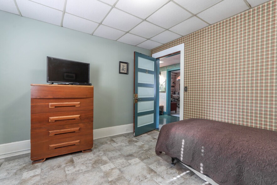 More Photos Of 109 W Lake St, Waupaca Healthcare For Sale