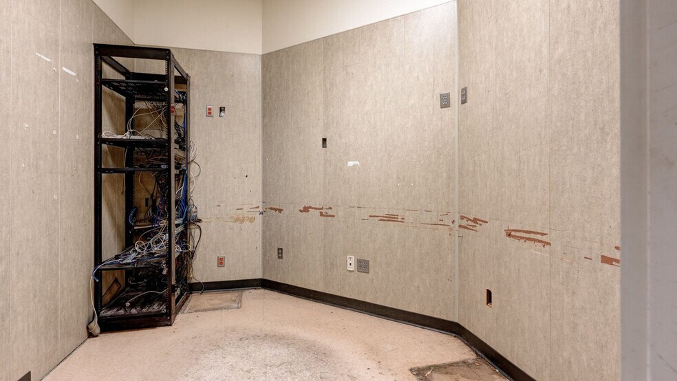 More Photos Of 85 Middletown Ave, North Haven Drugstore For Sale