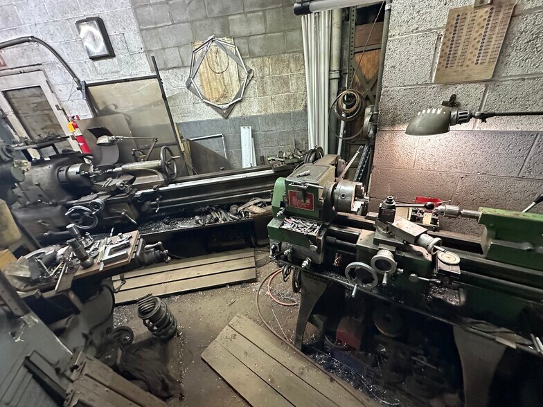 More Photos Of 5431 E Davison St, Detroit Warehouse For Sale