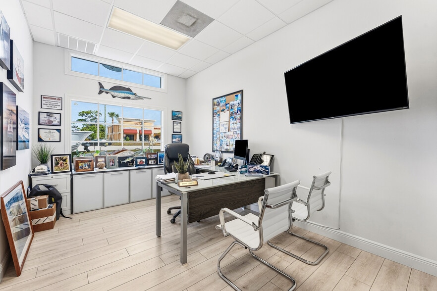 More Photos Of 250-300 SW Monterey Rd, Stuart Freestanding For Lease