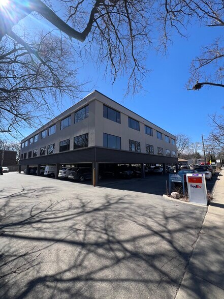 More Photos Of 444 Skokie Blvd, Wilmette Medical For Lease