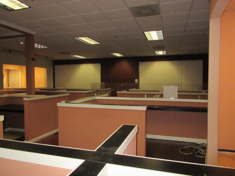 More Photos Of 1050 E Perrin Dr, Fresno Office For Lease