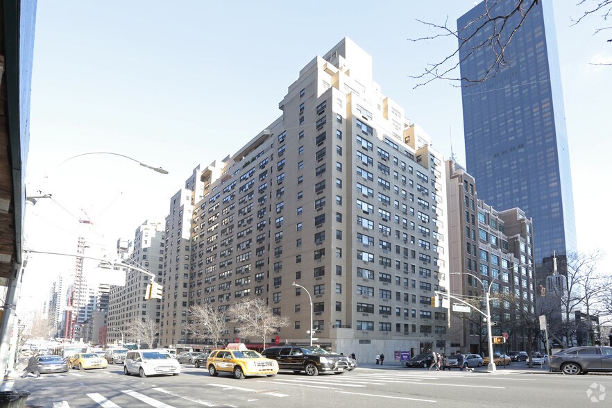 More Photos Of 301 E 47th St, New York Apartments For Lease