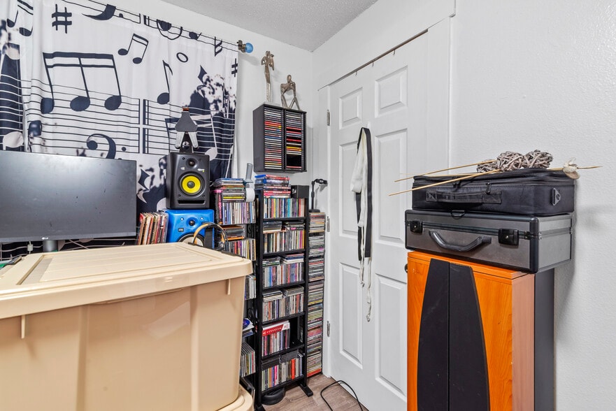 More Photos Of 15540 NE Couch St, Portland Apartments For Sale