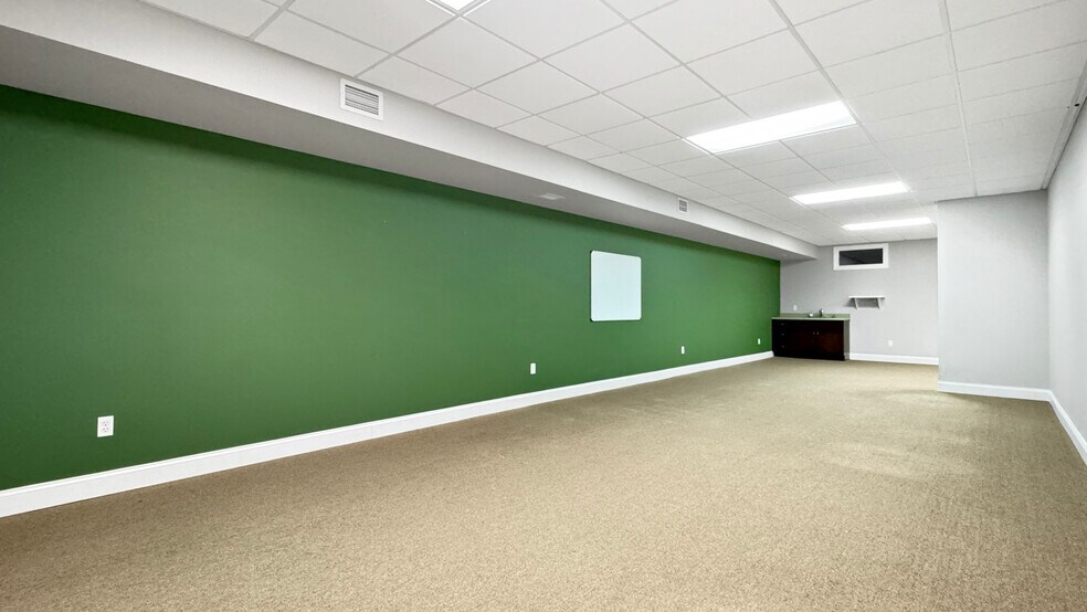 More Photos Of 117 N Mitchell St, Cadillac Medical For Lease