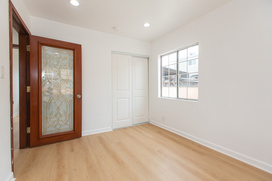 More Photos Of 14425 Prairie Ave, Lawndale Office For Sale