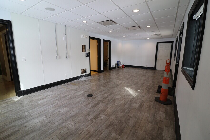 Primary Photo Of 1223 E Sciota Ave, Peoria Heights Industrial For Lease