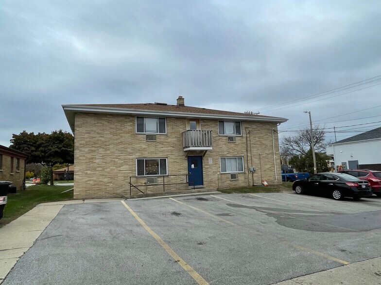 More Photos Of 10710 W Lincoln Ave, West Allis Apartments For Sale