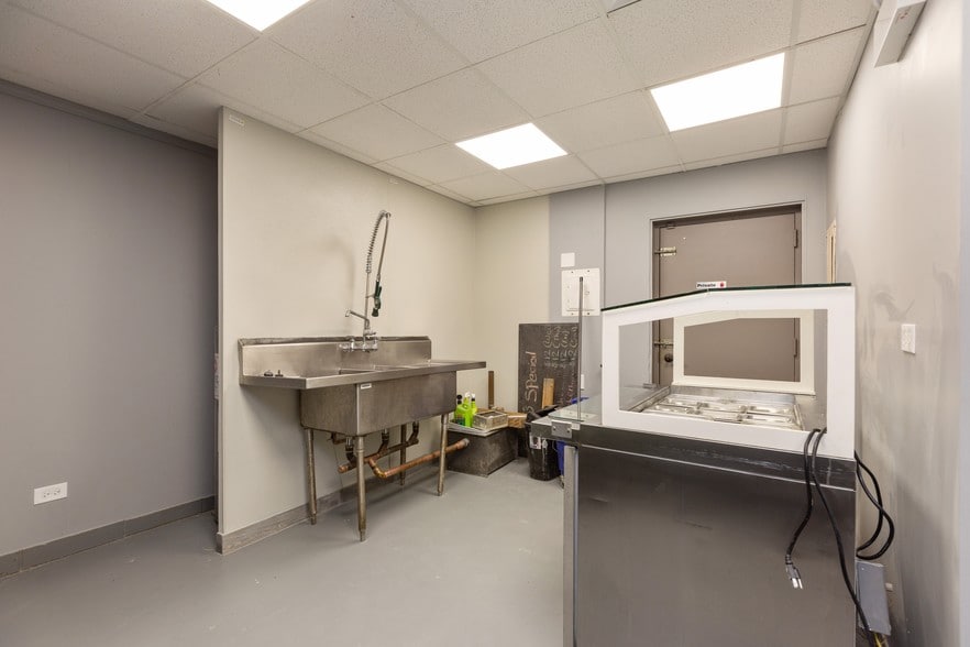More Photos Of 1143-1155 N Wells St, Chicago Apartments For Lease