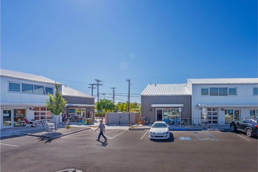 More Photos Of 1189 Parkway Dr, Santa Fe Showroom For Sale