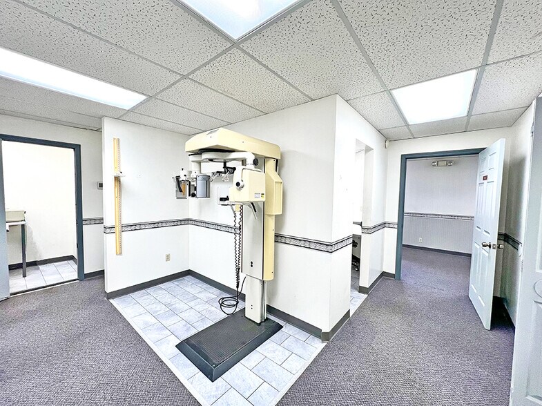 More Photos Of 2900 Frank Scott Pky, Belleville Medical For Sale