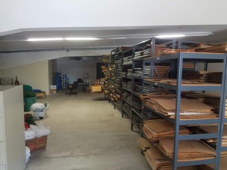 More Photos Of 2208 Trott Ave SW, Willmar Flex For Sale