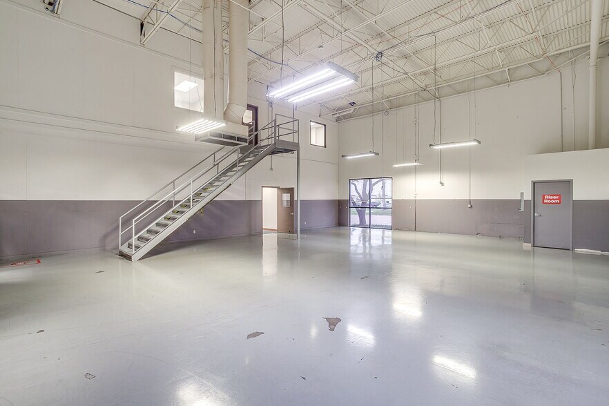 More Photos Of 2051 Franklin Dr, Fort Worth Warehouse For Lease