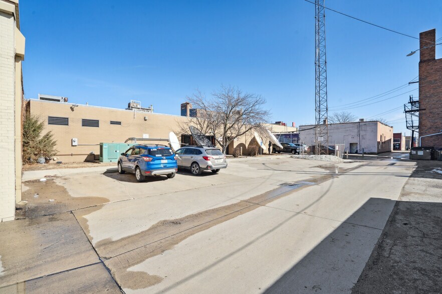 More Photos Of 512 Jefferson Street, Waterloo Office Residential For Sale