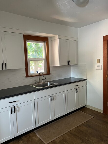 More Photos Of 2022 Broadway St, Vancouver Loft Creative Space For Sale